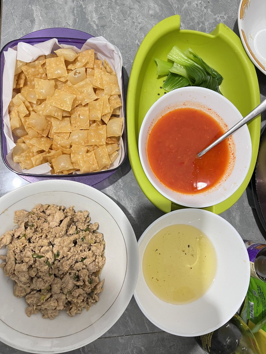 dongerous's tweet photo. @cursskkied padahal seru tau bikinnya!! tapi ini bakmi ayam sih 🤣 https://t.co/mM9wLrpBM8