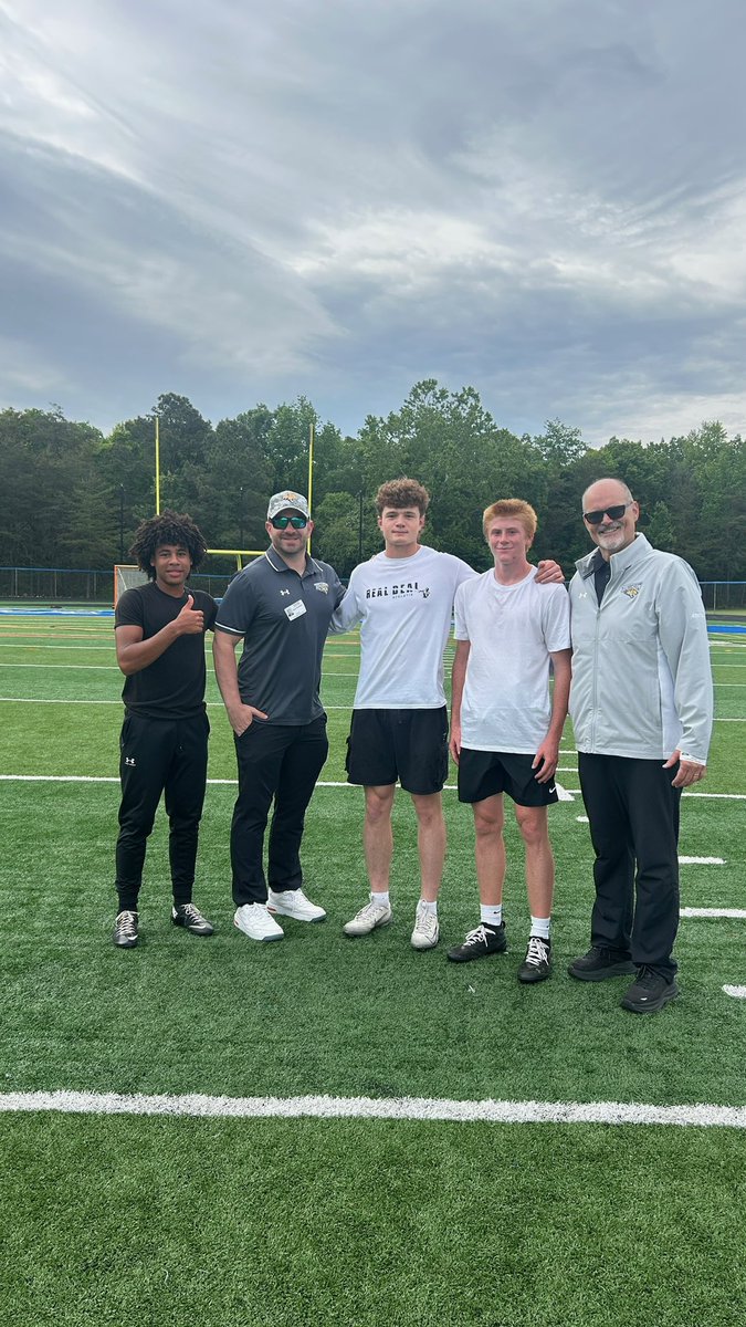 Bradley_Hager08's tweet photo. Thank you @CoachNeugs1288 and @PeteShinnick for coming down this past Wednesday. It was great to get some throwing in! Looking forward to coming up to camp this summer! 
@SMAC_Football 
@Coach_C_LHS https://t.co/UQn04zsovO