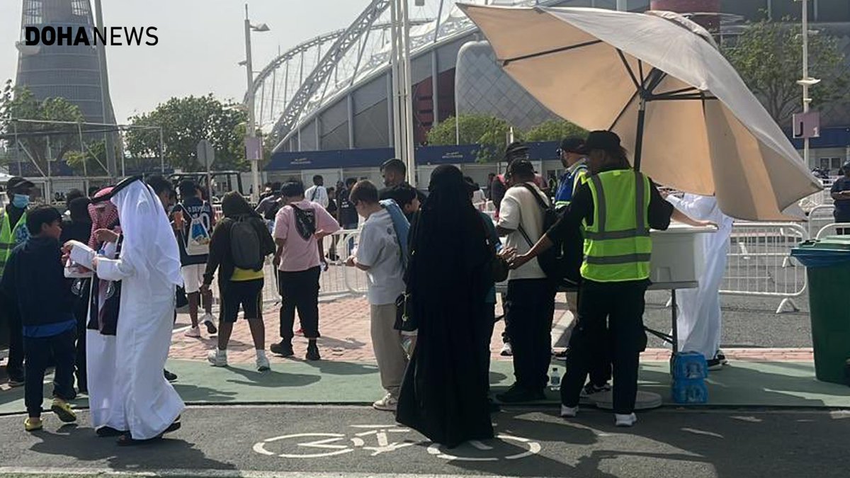 dohanews's tweet photo. Free #water distribution stations have been set up around Khalifa International #Stadium ahead of this evening’s Amir Cup final between @AlsaddSC and @ALGHARAFACLUB. With glass #bottles and containers prohibited for the highly anticipated match, #spectators will be able to stay hydrated before kickoff as the two sides battle for the title.