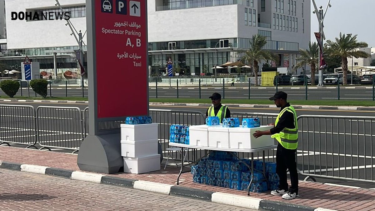 dohanews's tweet photo. Free #water distribution stations have been set up around Khalifa International #Stadium ahead of this evening’s Amir Cup final between @AlsaddSC and @ALGHARAFACLUB. With glass #bottles and containers prohibited for the highly anticipated match, #spectators will be able to stay hydrated before kickoff as the two sides battle for the title.