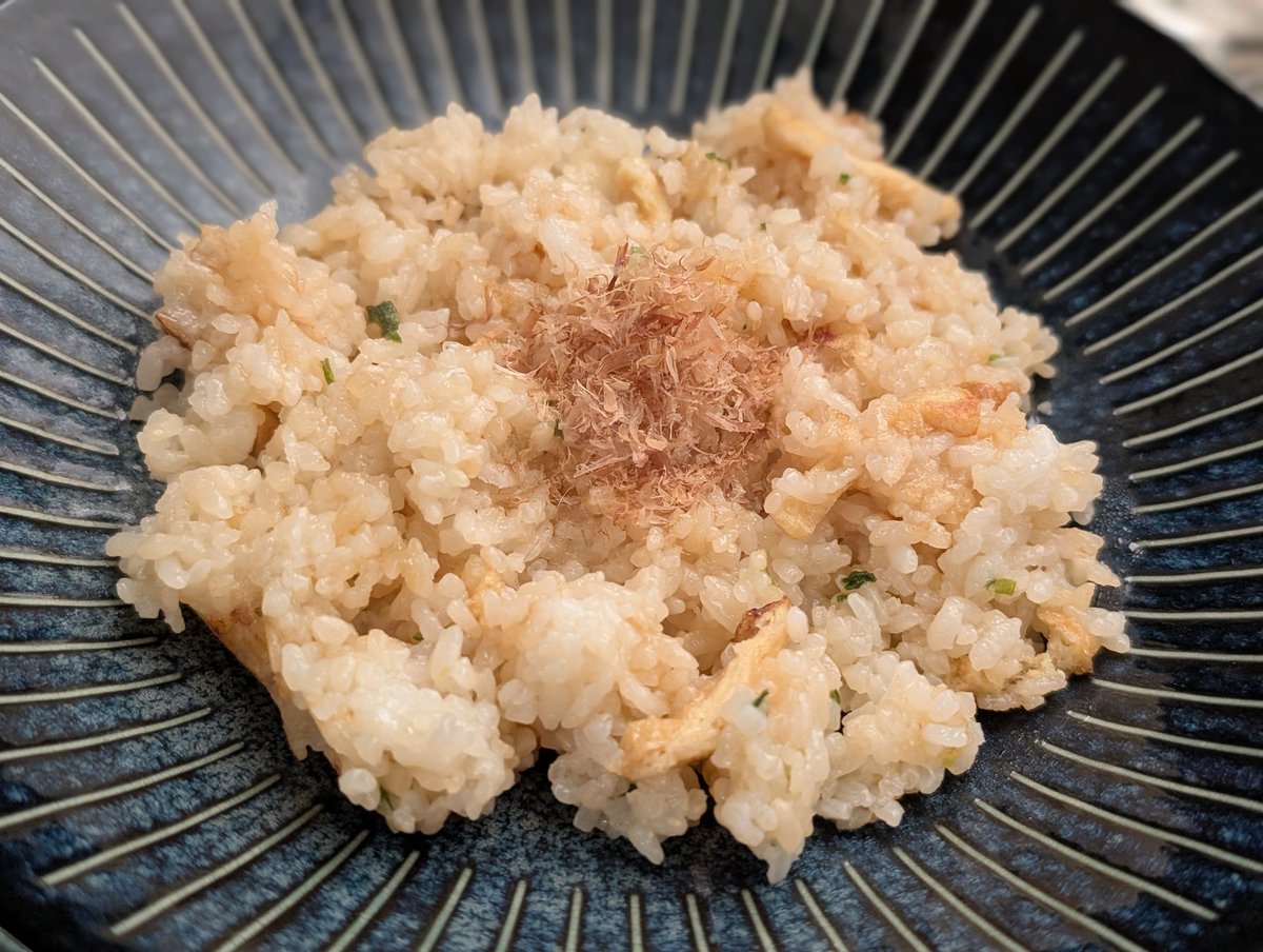 ふぅ〜一段落。ようやく髪を切ってきたスッキリしたぜー子供達との予定だらけで週末埋まっちゃうんだよな…
今朝は冷蔵庫スッカラカンで何とか和風焼飯を錬成。ギリギリセーフだぜー