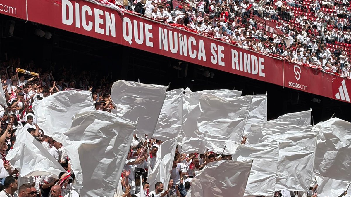 eldesmarque_sfc's tweet photo. 🏳️🏳️ NI RETIRADA NI RENDICIÓN🏳️🏳️

El lema del manicomio de Nervión este sábado para el Sevilla FC - RCD Espanyol. https://t.co/cXiRLm0KdJ