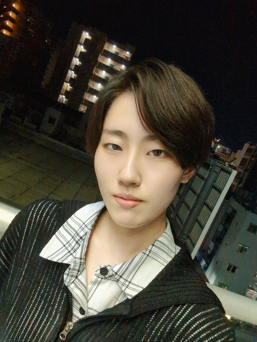 Starge_egg's tweet photo. 月下ライログアウトしました！
先輩P様方とたくさんお話できて楽しかったです！
まだ初めてのことが多くて先輩方に教えていただきながら、着実に成長できてる気がします✨️
といっても口滑らせたり、うまく話せなかったりするので頑張って行きます💐 https://t.co/PlQ767VIjn