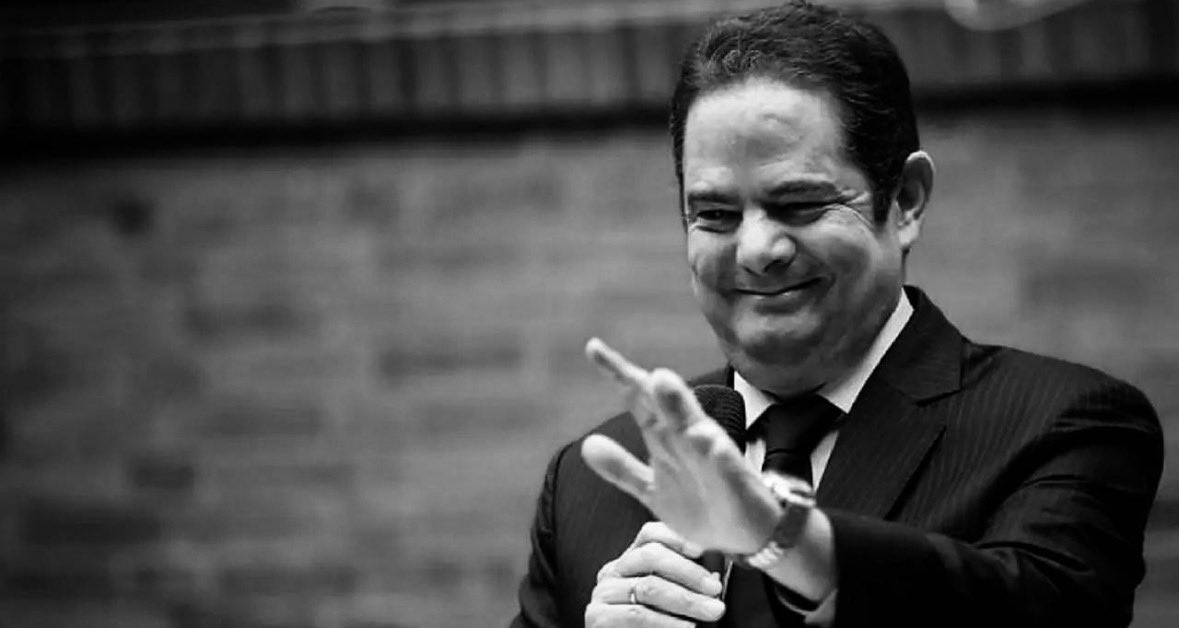 Cinthyardila's tweet photo. Lamento profundamente el fallecimiento de Germán Vargas Lleras, una figura que marcó la vida política y democrática de Colombia durante décadas.
Expreso mis condolencias y solidaridad a su familia, amigos y a quienes compartieron con él su vocación de servicio al país.
QEPD. https://t.co/xCu2bV07z2