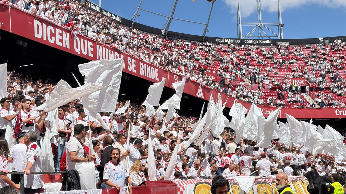eldesmarque_sfc's tweet photo. 🏳️🏳️ NI RETIRADA NI RENDICIÓN🏳️🏳️

El lema del manicomio de Nervión este sábado para el Sevilla FC - RCD Espanyol. https://t.co/cXiRLm0KdJ