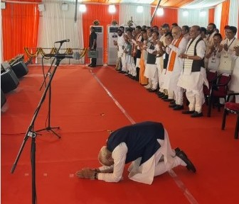 PM Modi bows before people of Bengal
.
<a href="/BJP4India/">BJP</a> <a href="/BJP4TamilNadu/">BJP Tamilnadu</a> <a href="/annamalai_k/">K.Annamalai</a>