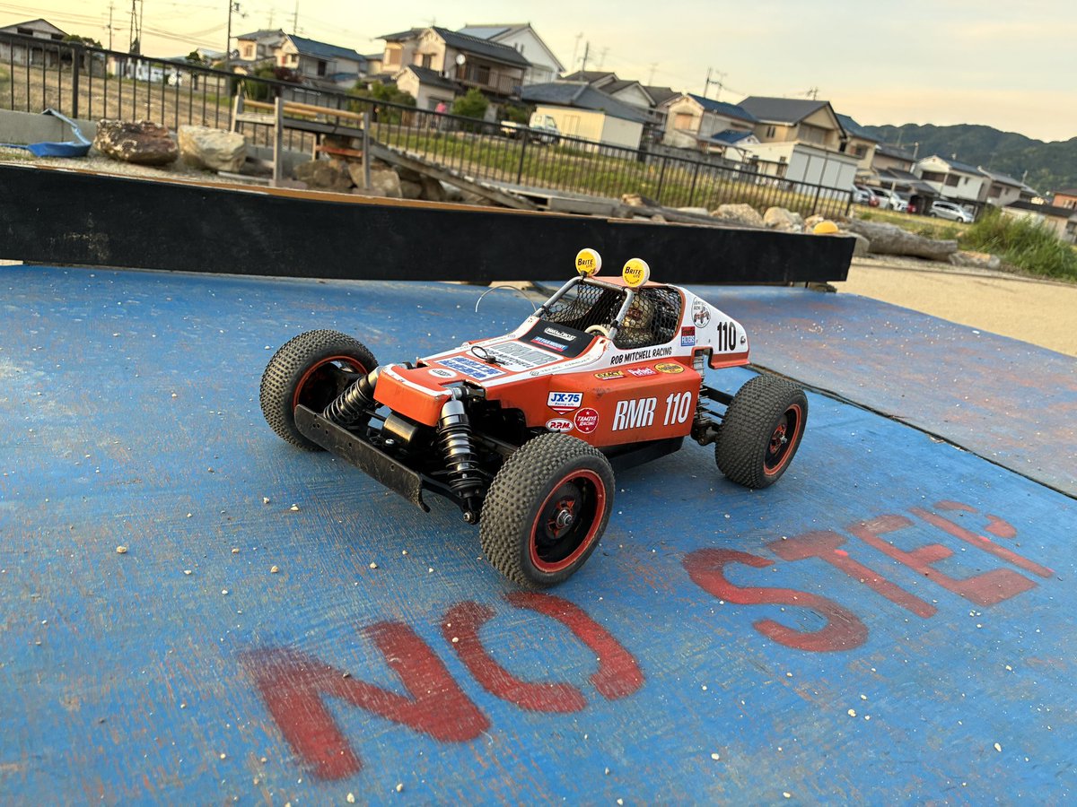 M_Live733's tweet photo. バギーチャンプ4WD!
バスタブフレームが折れてしまってて走れなかったけど、、
アルミオイルダンパー、Pro-Lineのタイヤに変更!
バージョンアップして復活‼️
(時間かかった)
スポチュンモーターでパワードリフトが気持ちいい🤣
#バギーチャンプ #DF02 https://t.co/byWpBSL42p
