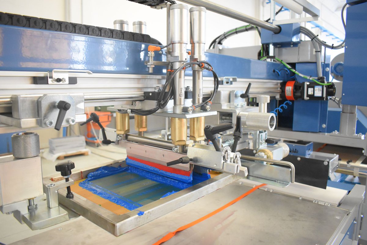 TekInd_Italy's tweet photo. Linea da stampa per nastri rigidi con trascinamento a rulli, senza tappeto stampa, 2 colori di stampa + cilindro rotativo.

Printing line for rigid ribbons with roller drive, without printing belt, 2 printing colors + rotary cylinder. https://t.co/4viLHbQhRJ