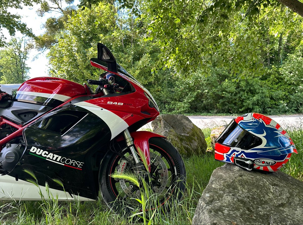 pierre_kirool's tweet photo. Que j’aime cette moto 🔥
#WeRideAsOne https://t.co/BEk1jCZsgB