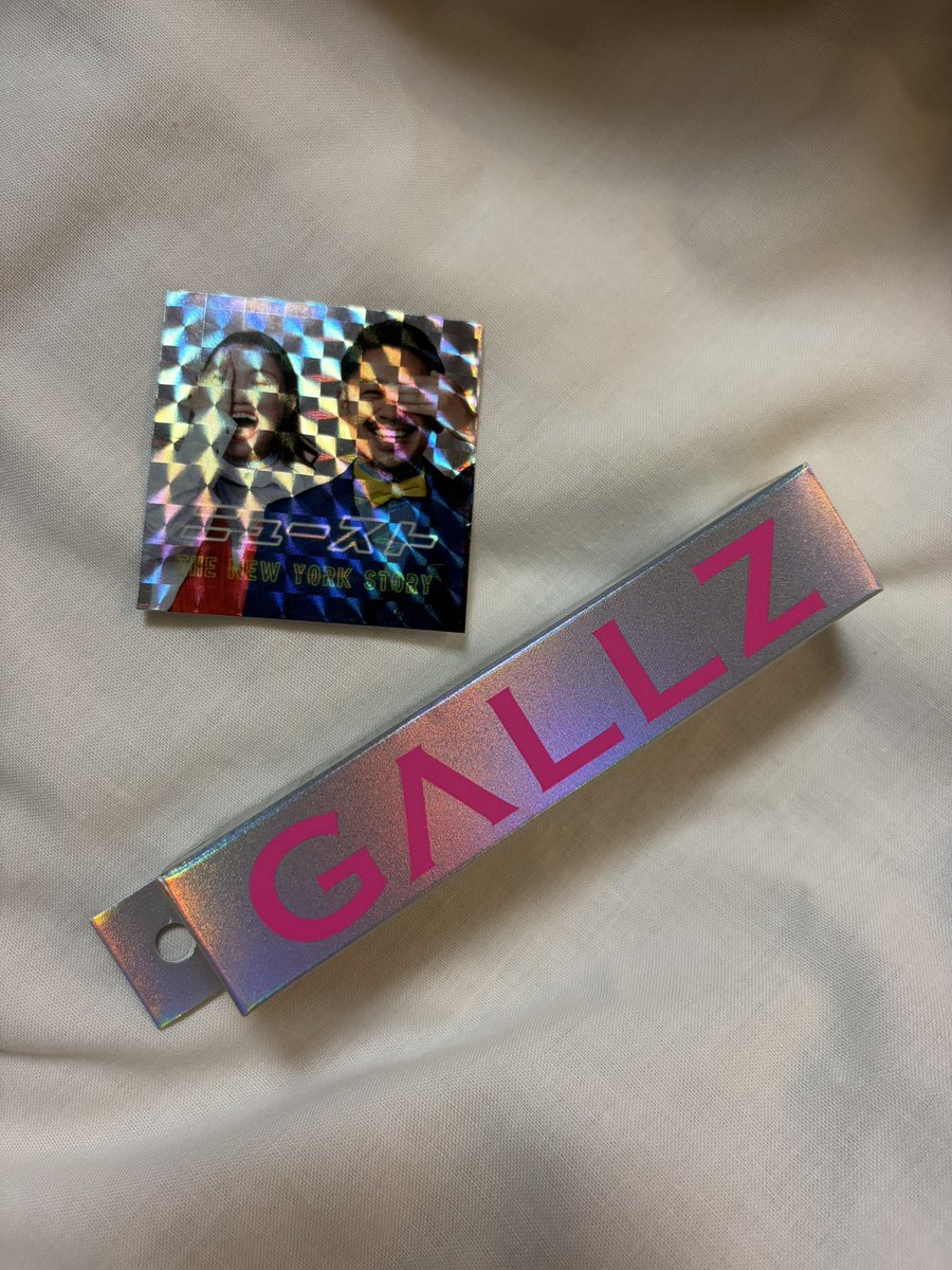 rikop___n_x's tweet photo. ニューストさんからキラキラステッカーとGALLZのアゲ盛れグリッターいただきました🥰お二人ともとても素敵すぎてにまにましてしまった。ありがとうございます！早速使おーう！
#ニュースト #GALLZ https://t.co/cE5uGXuwSc