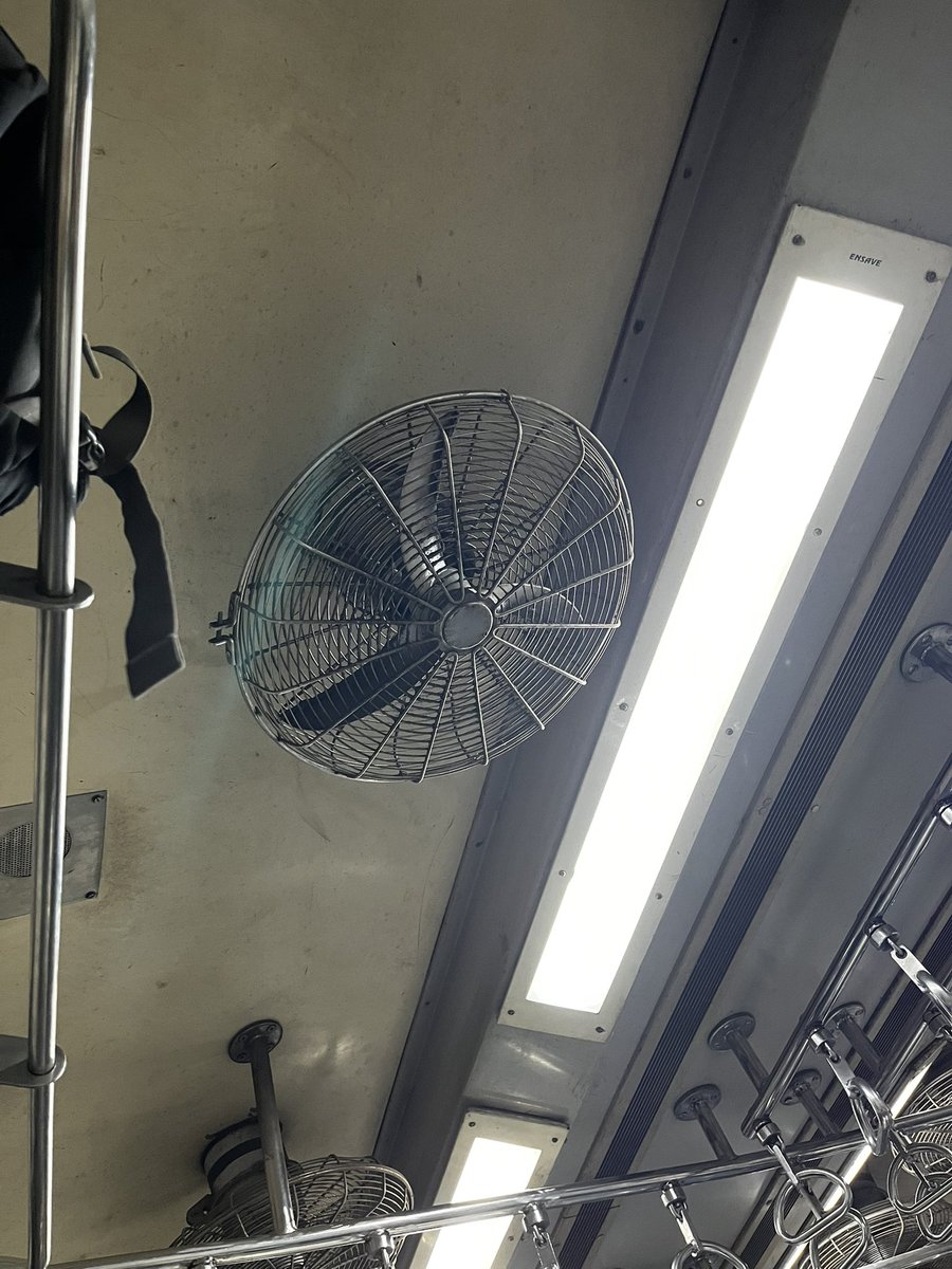 LotsaRahul's tweet photo. FAN NOT WORKING
@Central_Railway,@drmmumbaicr ,@RailMinIndia Kindly request to fix fan problem .

rake -5349
Coach - 5349A
Service - 95331 CSMT - BADLAPUR. https://t.co/QdKLD4bhuX