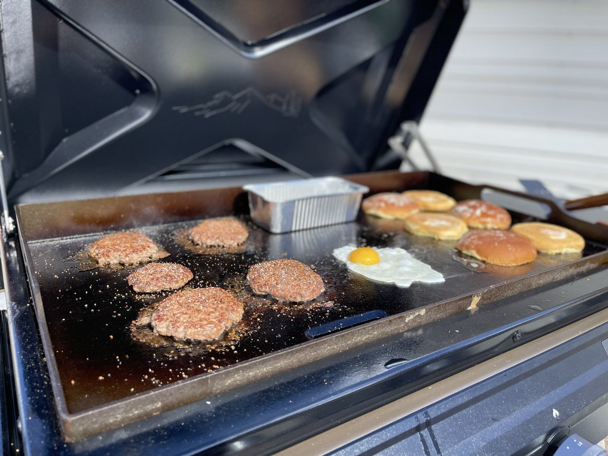 chasehgray's tweet photo. @FiredUpCoug Get the Traeger Flatrock!!
• Recessed griddle = wind won't steal your heat
• 3 U-burners = super even cooking temps
IMO it’s the best built flat top on the market. You won't regret it! 🔥 
Got mine at @bbqpitstop https://t.co/taV2zekp6c