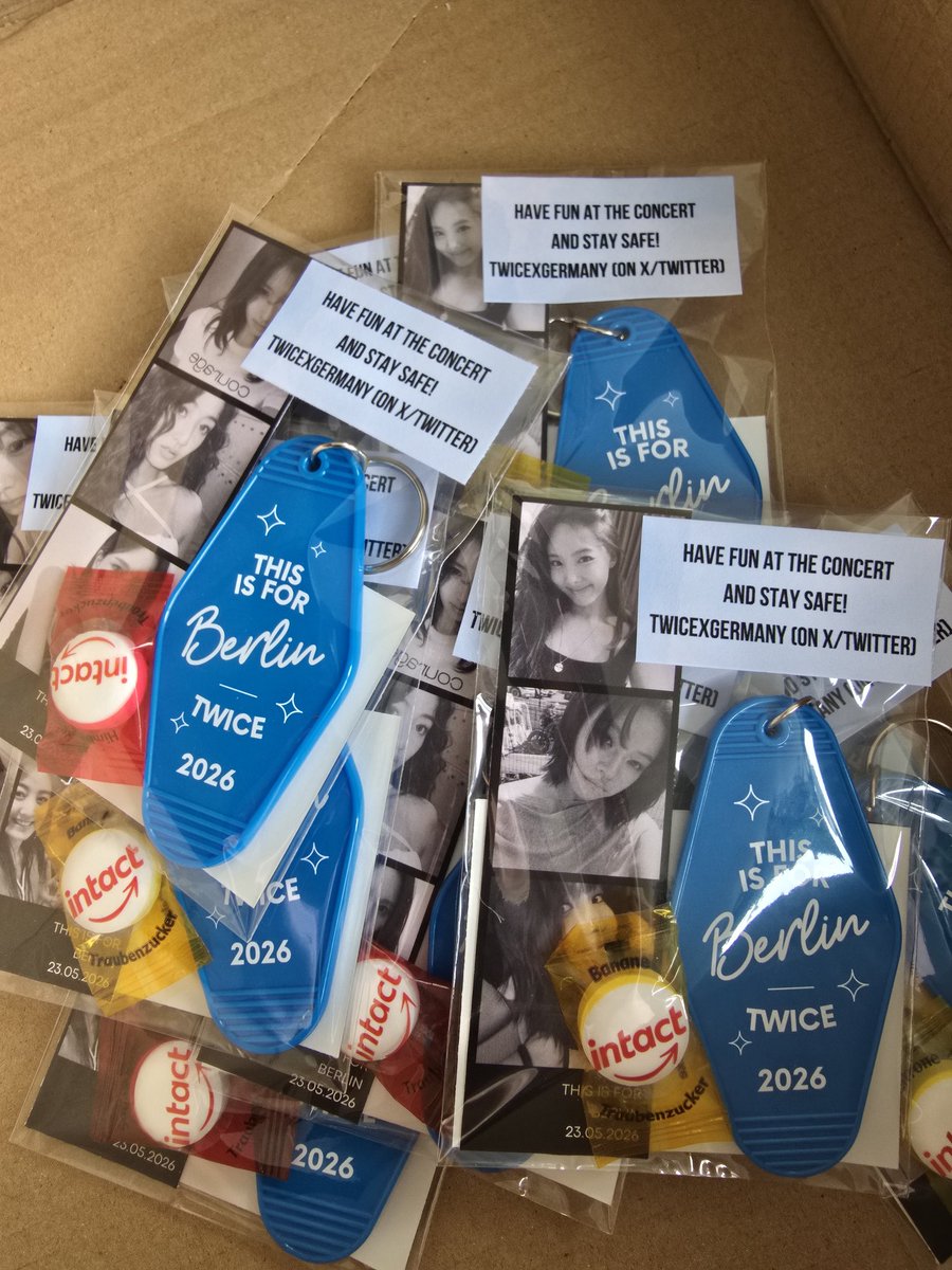 Preparing freebie bags 💙. Lisbon ONCE have fun at the concert! 🍭

#twice_thisisfor_world_tour