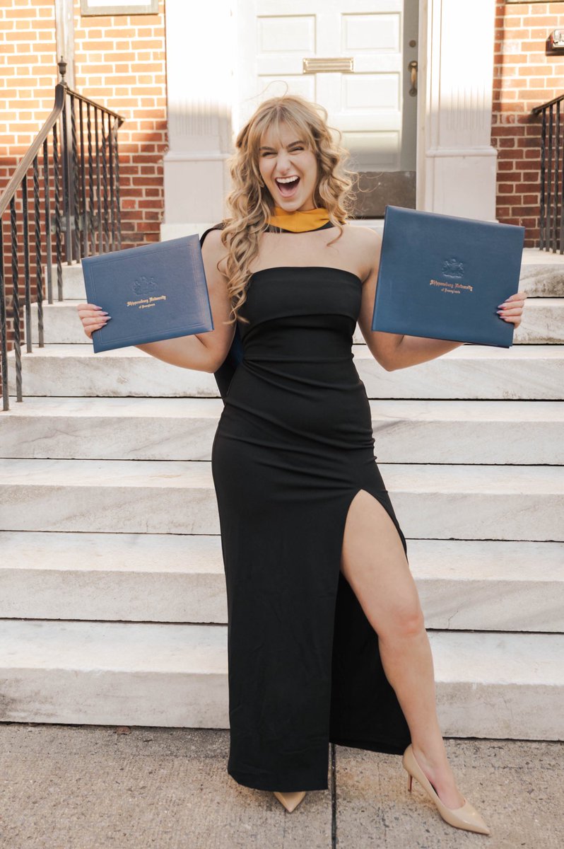 sequinminiskirt's tweet photo. i have a fucking master's degree !!!! https://t.co/qrDJMOD7sB