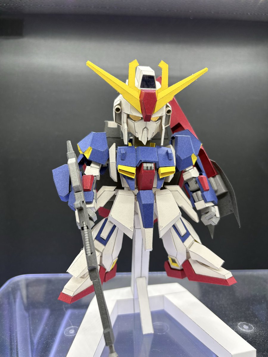 GONSASA53's tweet photo. ペーパークラフトZガンダム完成しました。
ペーパークラフトとは思えないほど可動します。
実はビームライフルミスってます…
AIでデジラマみたいに宇宙空間の画像と合成してもらいました。
これから変形用差し替えパーツを作ります。
#ペーパークラフト
#Zガンダム https://t.co/3k4MDTVLeh