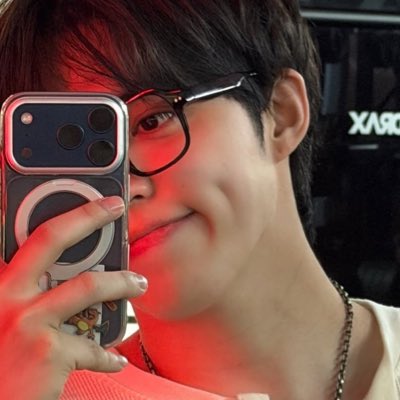 babicheol's tweet photo. a must change coz he is soooooooo cute in here !! Lemme pinch that dimples pleaseeeee! #NewProfilePic https://t.co/m8rl6FeOMY