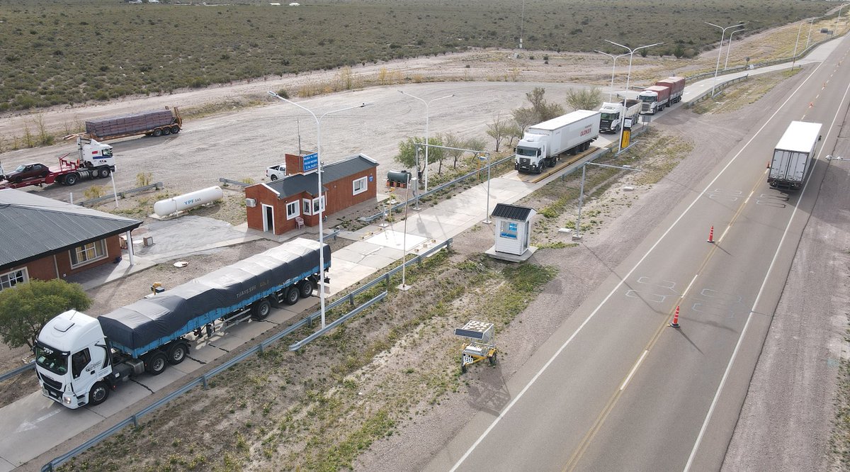 Marceyap's tweet photo. 🚧#Chubut 09/05/2026
Vialidad Nacional informó que se habilitó un moderno sistema de control en el complejo de Pesos y Dimensiones de Puerto Lobos, en Ruta N°3, acceso norte a la provincia.
➡️Más info aquí: https://t.co/g1VMmbog2w https://t.co/hJpGMqHpKY