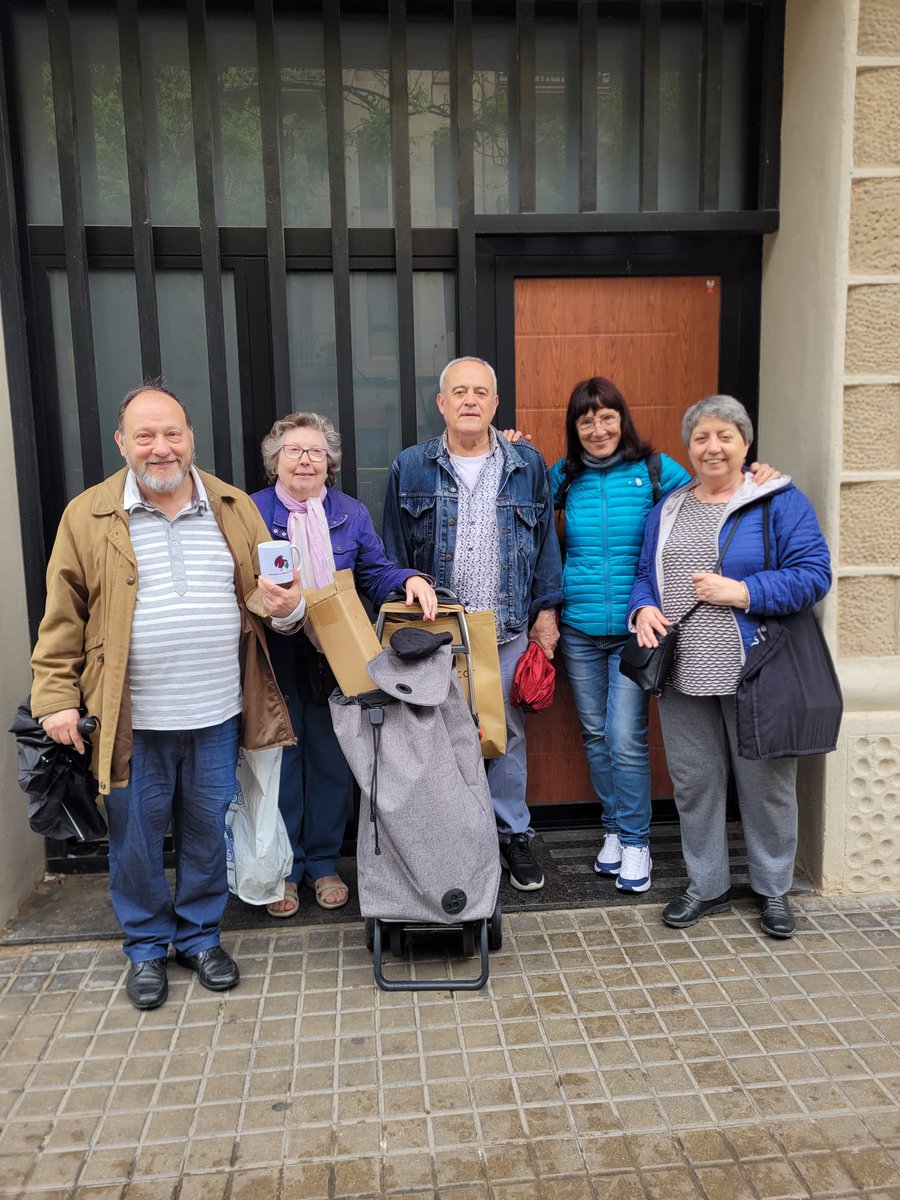 #BonaGent! Tal i com us  vam dir,aquest matí, amb <a href="/JOSALTES/">JOSEFINA ALTÉS CAMPÀ</a> <a href="/TorruellaM/">Marta Torruella</a>, Banc del Temps de Gràcia, Assoc. Parkinson Jove i Assoc. de Cuidador@s Familiars, hem estat a la Festa del Comerç al Carrer a Gràcia, hem fet d'altaveu: #parkinson #temps #dependència, ha estat fantàstic!