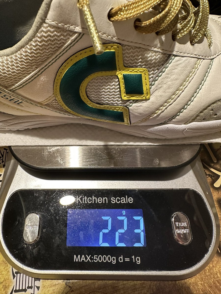 nutfutsal's tweet photo. 次に軽さ。
持ってるクッション性売りにしてるシューズで1番重いのがアンブロpro5、次が移動用にしてるMUNICH CONTINENTAL、その次にこのTIGORA OSA-1。
ちなみに重量はカンピスタと同じ。
そう考えると軽い。 https://t.co/6walBbvIi1