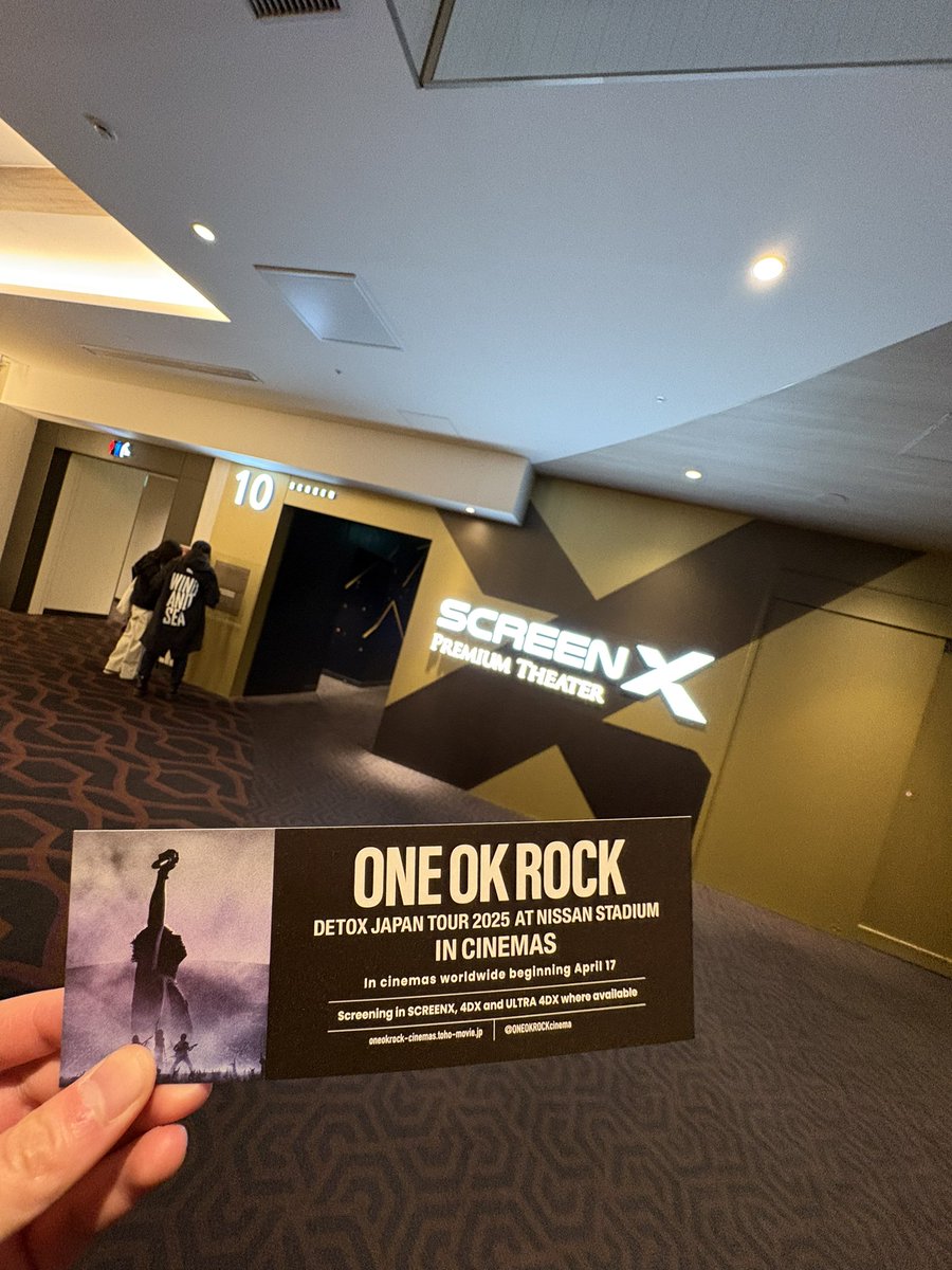 oor_15j's tweet photo. #ワンオク映画感想CP

2DとSCREEN Xの2回見てきました！(来場者特典のために)
2回とも興奮したし感動したし改めて伝説のライブに行けて良かったって思った！ツアーファイナル絶対当てる！！！！ https://t.co/4AMDv42JyG