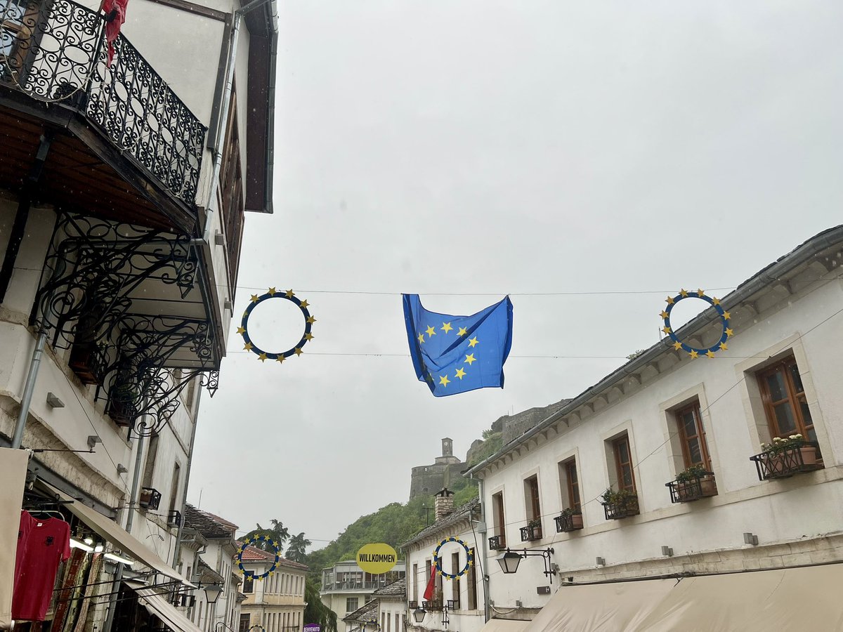 nperchat's tweet photo. À Gjirokastra, pas du tout dans l’UE, mais bon https://t.co/Bxua01gnMp