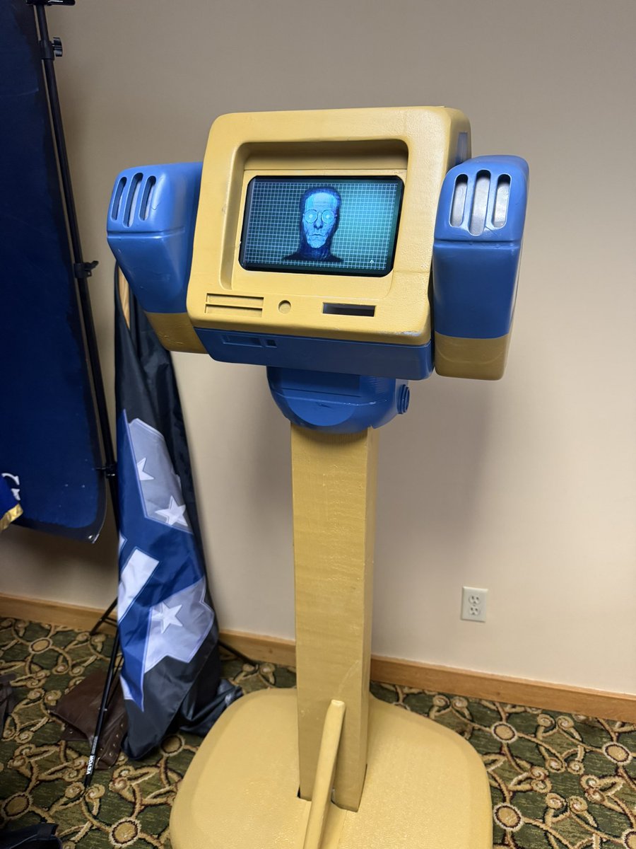 iKharrma's tweet photo. Shout out to the amazing @ModusFiles for their awesome prop of this enclave terminal I remember first seeing these in game so many years ago and now in person was quite a treat! I love seeing Fallout come to life like this. https://t.co/1VPp2l36lR