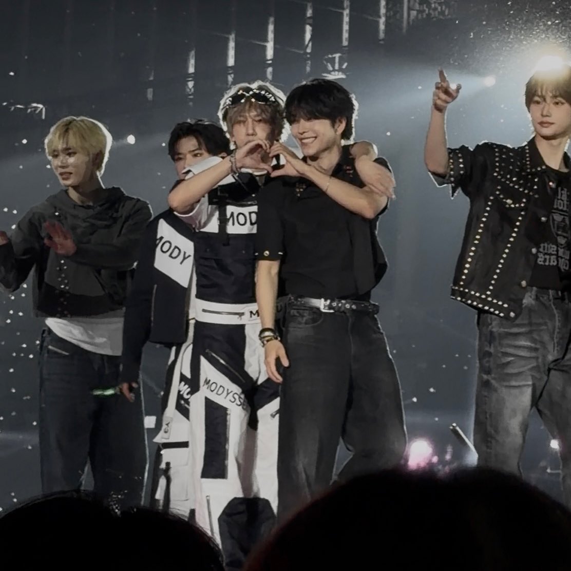 츠 tweet media