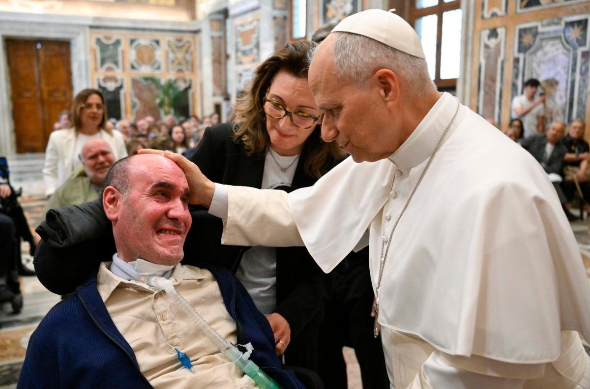 oss_romano's tweet photo. #PapaLeoneXIV #LeoneXIV
La vita è più grande della malattia Nessuno mai dev’essere lasciato solo
Il Pontefice all’Associazione italiana sclerosi laterale amiotrofica (Aisla)
https://t.co/eCHAw6eb0x https://t.co/KEcOcVLrSu