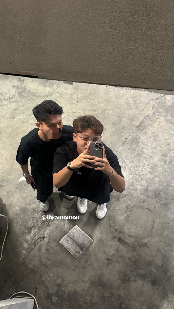 Momons tweet media