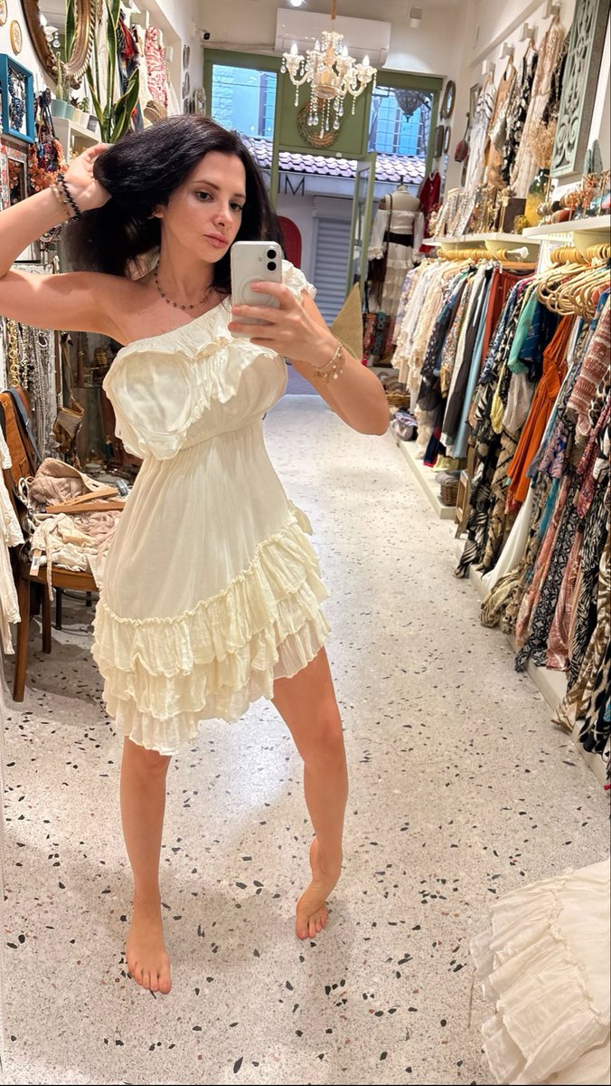 MananaSamuseva's tweet photo. Boho Goddess. Mediterranean. Too soft to be harmless. 
Building xShares https://t.co/5kwwsQQpHw