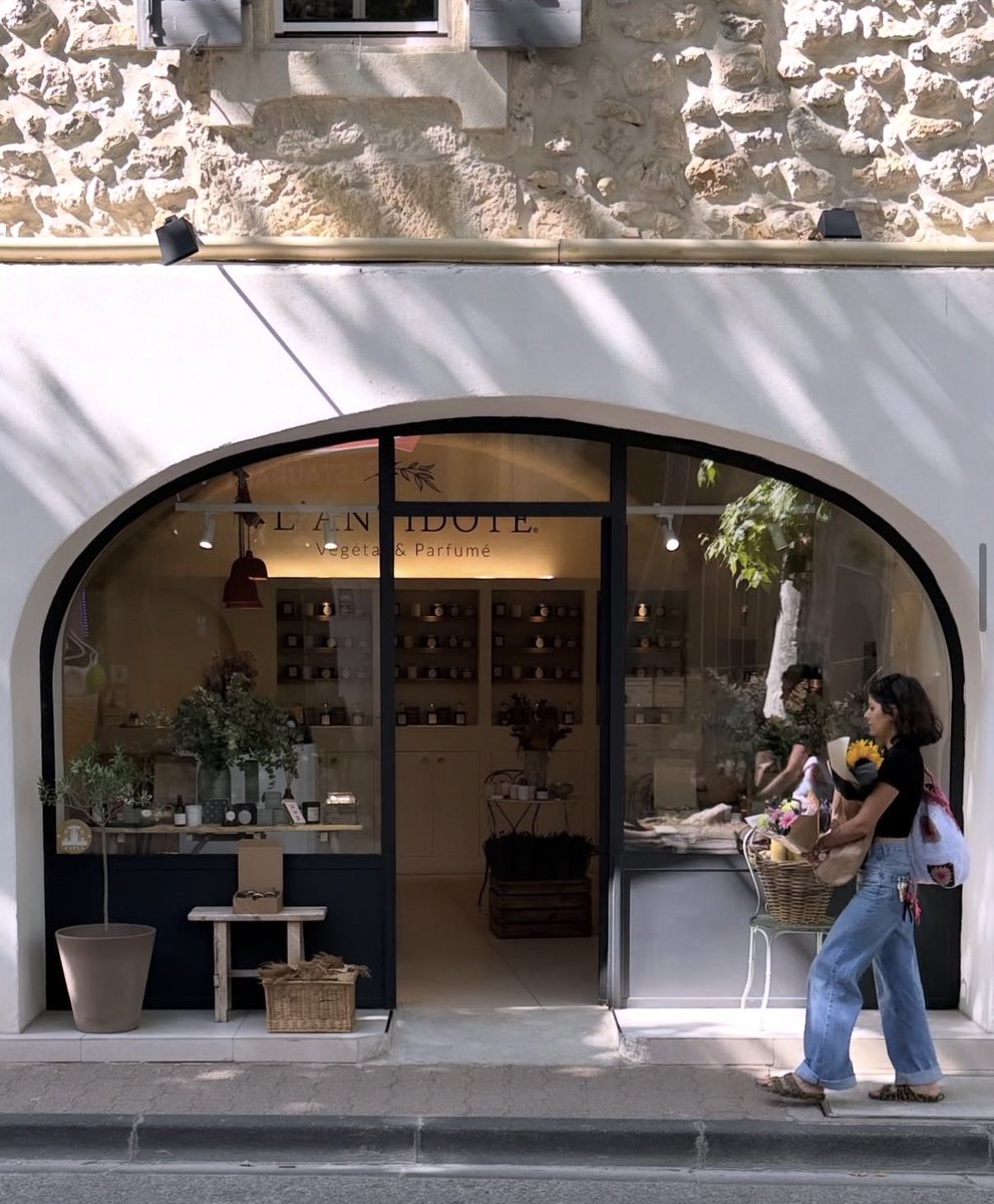 BeautyTechParis's tweet photo. Provence . L’antidote, plant-based candles and home scents. Go to Maussane-les-Alpilles. Else here is their site https://t.co/xrlfKBkSv5 🇫🇷✨ https://t.co/rGSy4zcZQA