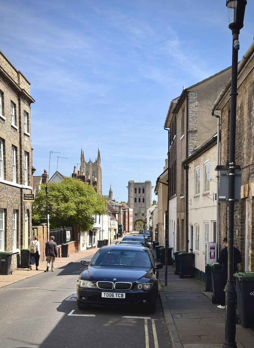 EdoardoFanfani's tweet photo. The quaint town of Bury St. Edmunds with its nice cathedral. https://t.co/HVuN7XqMDr