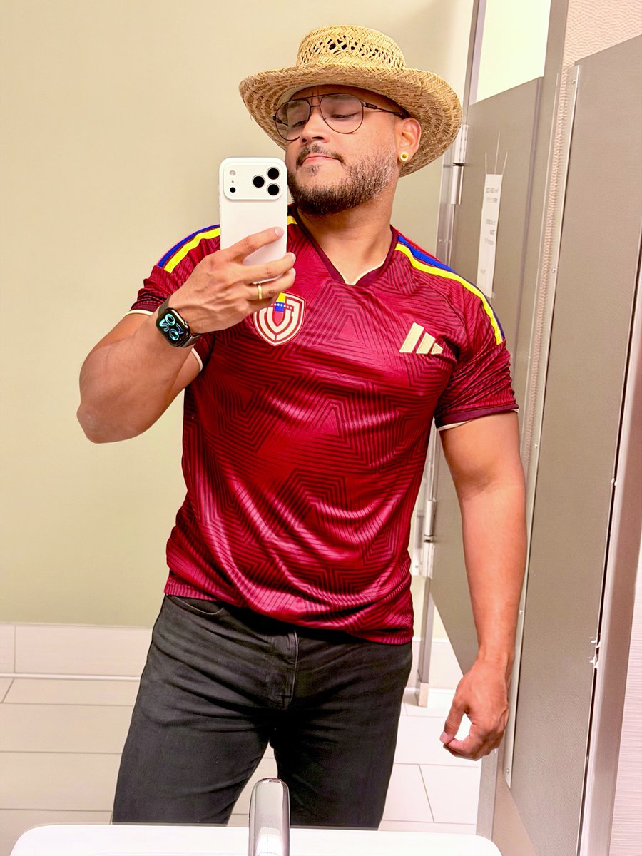 xionert's tweet photo. El más Vneko 🇻🇪🤠⚡️ https://t.co/s9DmKqBVvU