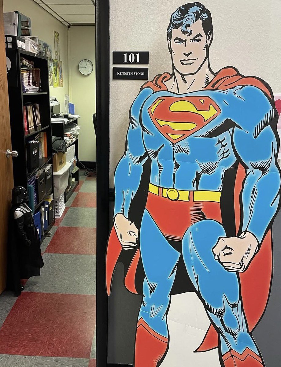 stonezone66's tweet photo. @SudduthPhillip @Big5Army I have this guy’s job now.  Students from all over my school come seeking comic book wisdom from me.  I can’t figure out why. https://t.co/qiSqez3wAC