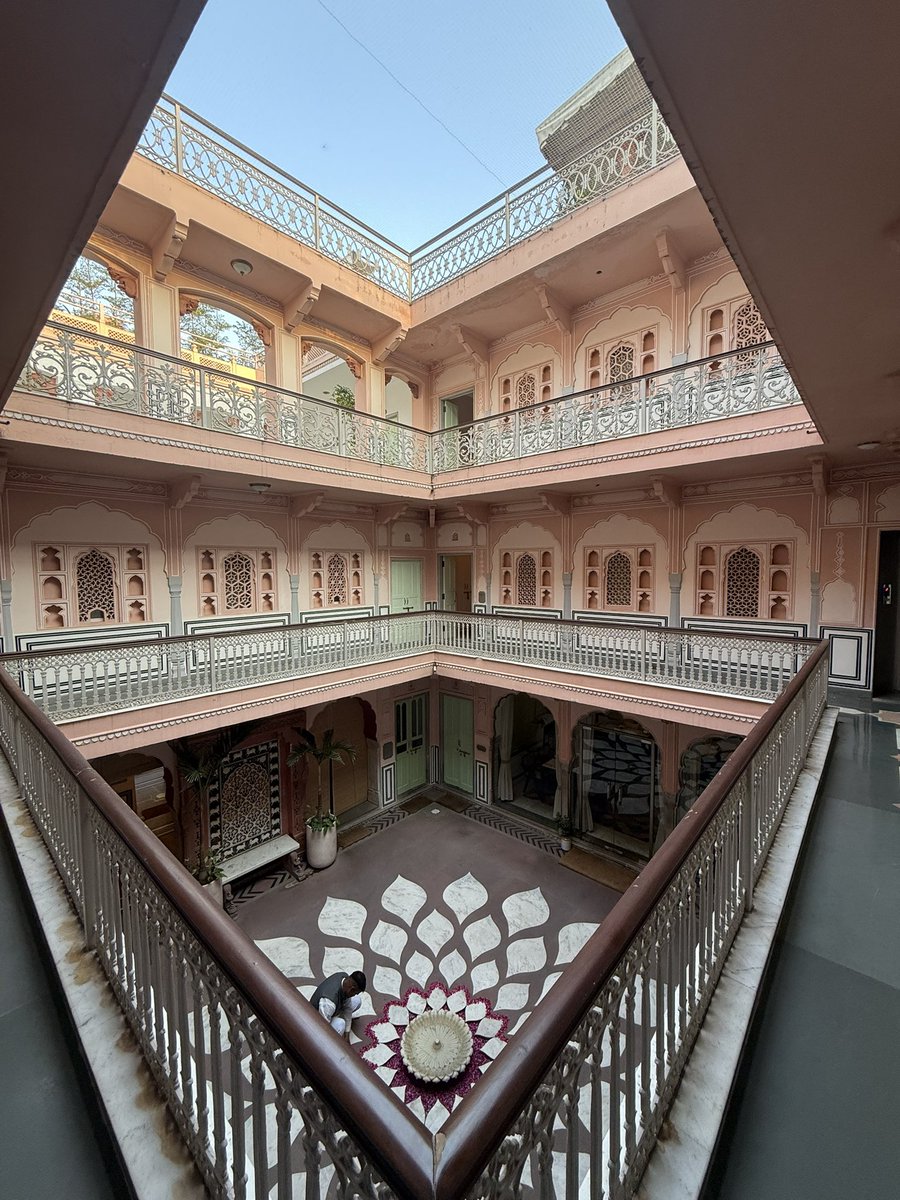 GabbbarSingh's tweet photo. Great Haveli. 290 years old. Recommended in Jaipur. https://t.co/nghjZ2vahp