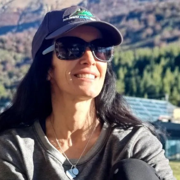 DESESPERADA BÚSQUEDA DE UNA MUJER DE 52 AÑOS QUE DESAPARECIÓ EN BARILOCHE

Analía Corte, una mujer de 52 años, es buscada intensamente en Bariloche desde el viernes a la mañana, cuando fue vista por última vez en el barrio Melipal. La Policía de Río Negro difundió que mide