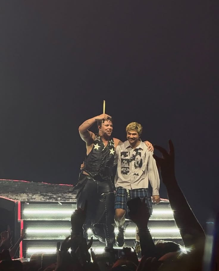 daily cashton tweet media