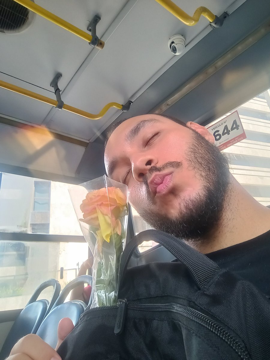 Gus tweet media