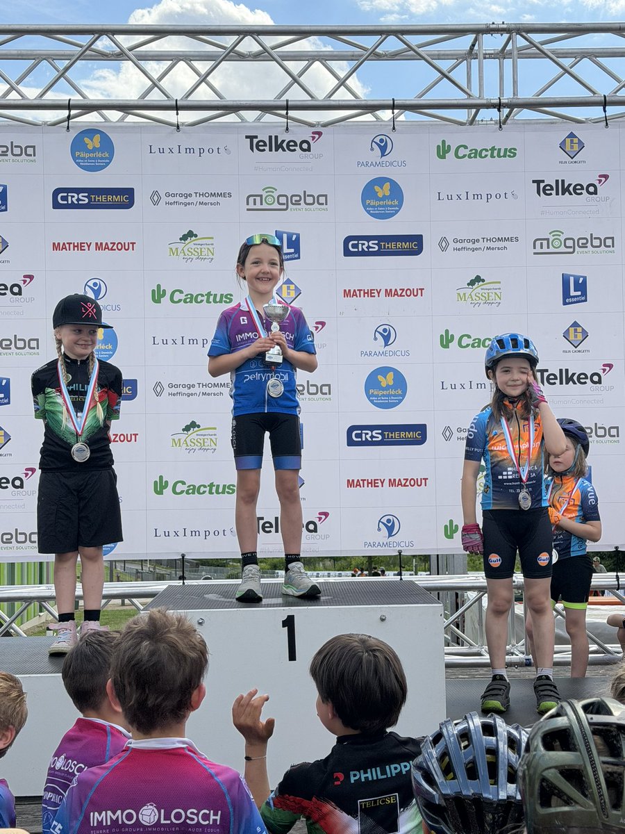 DucalSports's tweet photo. Festival Cycliste @UC_Dippach 🇱🇺
Bambi 1️⃣ 🚺
🥇Emmy Michels
Bambi 2️⃣ 🚺
🥇Giada Porrini Schmitt
🥈Anna Muller 
🥉Noémie Feiereisen
Bambi 3️⃣ 🚺
🥇Melina Fisch
🥈Mara Bierler
🥉Leni Hens https://t.co/asr39V2eeC