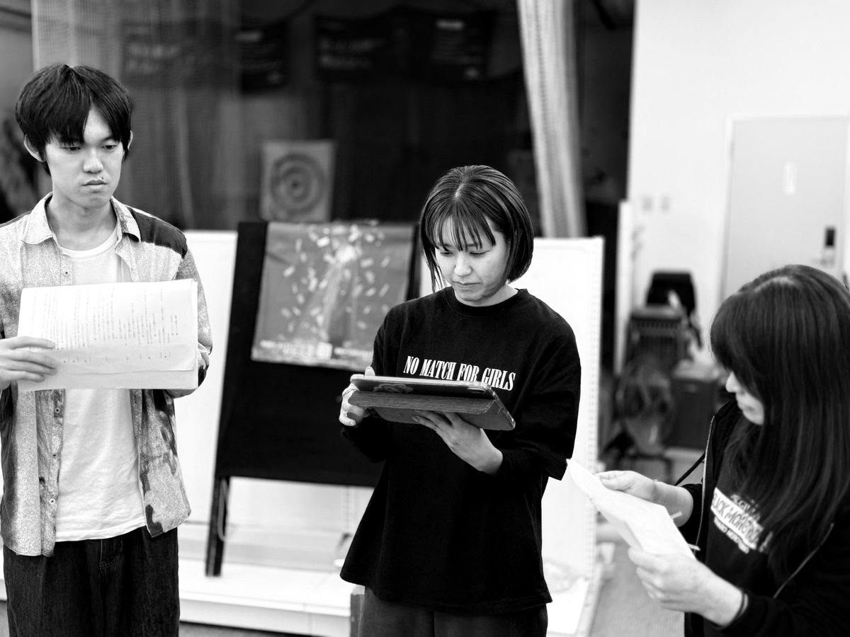 kaitouramma_OA's tweet photo. 【基礎稽古期間】
前回に続き、『きんかく九相』を読み解きながらの稽古。
難解ながらも、初演時は岐阜・東京と大好評だった作品。
何重にも積み重ねられた台詞・会話に四苦八苦しながらも、細かく落とし込む。 https://t.co/YT9Exdx1cv