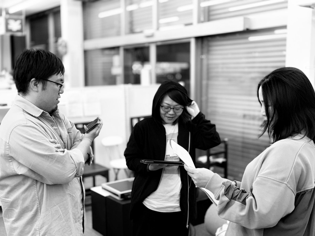 kaitouramma_OA's tweet photo. 【基礎稽古期間】
前回に続き、『きんかく九相』を読み解きながらの稽古。
難解ながらも、初演時は岐阜・東京と大好評だった作品。
何重にも積み重ねられた台詞・会話に四苦八苦しながらも、細かく落とし込む。 https://t.co/YT9Exdx1cv
