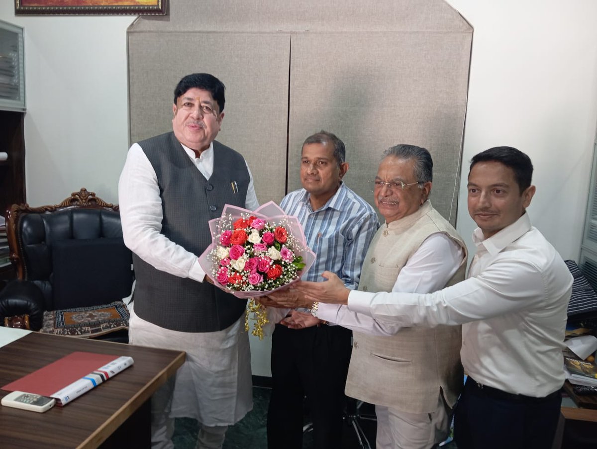 IFFCO_GUJ's tweet photo. Today IFFCO Gujarat SMM Shri R C Damor had a courtesy visit of Hon. Chairman Shri Dileep Sanghaniji and Unit Head Kalol Plant Shri P K Singh. They discussed the current Sales and Supply position of Nano Fertilizers in Gujarat. https://t.co/revmYDiR0m