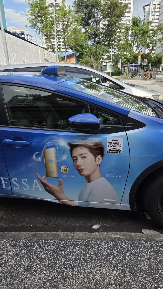 pinkchocowings's tweet photo. 🇸🇬 bro spotted a taxi with #JacksonWangxAnessa photo! 
hope to have a chance to take this taxi https://t.co/k7ow3HPwsw