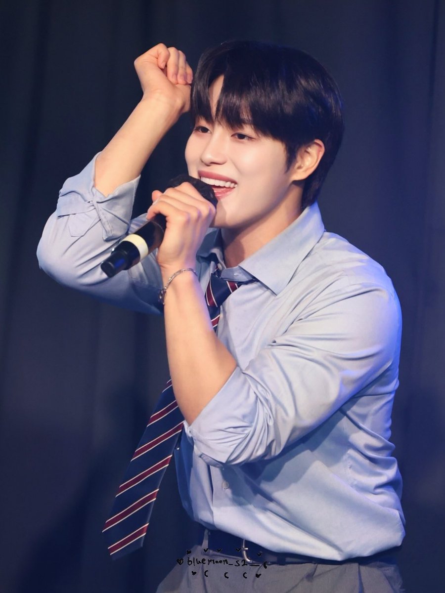 bluemoon_s2__'s tweet photo. 260509 1부

#WINNER - 끼부리지마🙏💘①

#디아즈 #DIAZ #신우 #SINWOO #シヌ
#DIAZ_DEBUT_PROJECT
@diaz_ezent https://t.co/ZmAnQsGm15