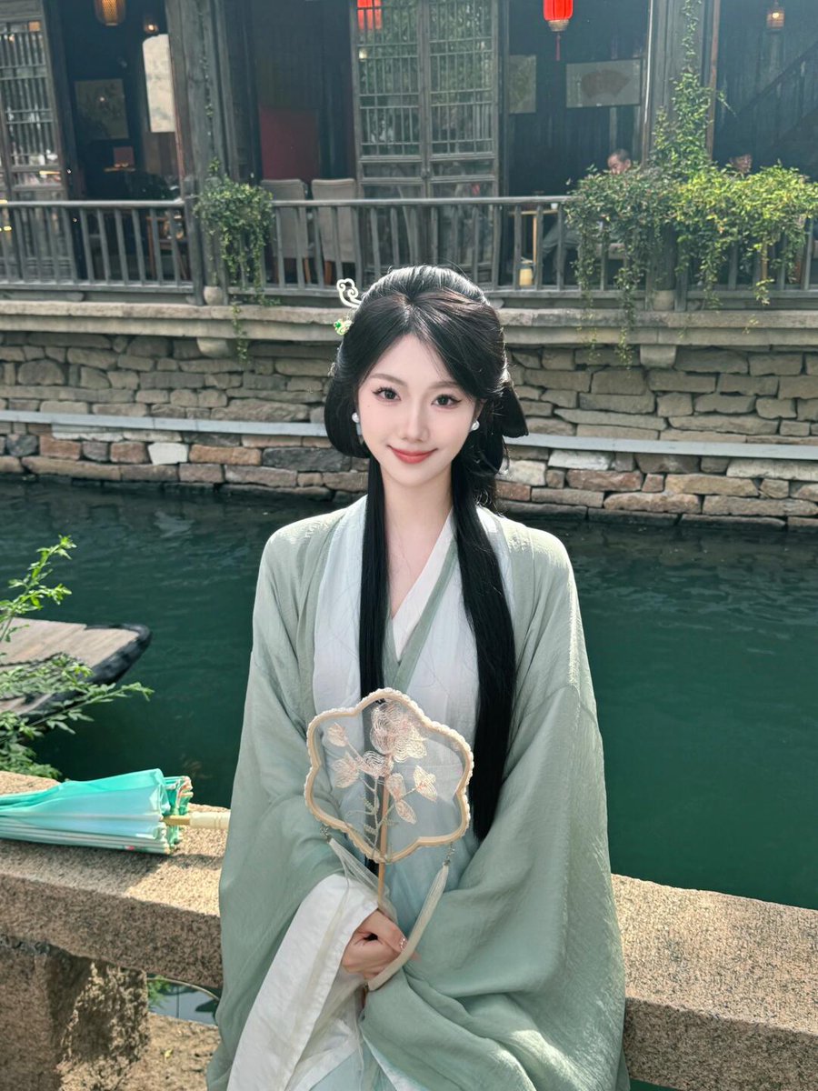 晚上好粉笔妹妹刚拍完，可打分不破防。

限时无🚪

赶紧看~~~我要删了......... https://t.co/oT0TNEKVMU