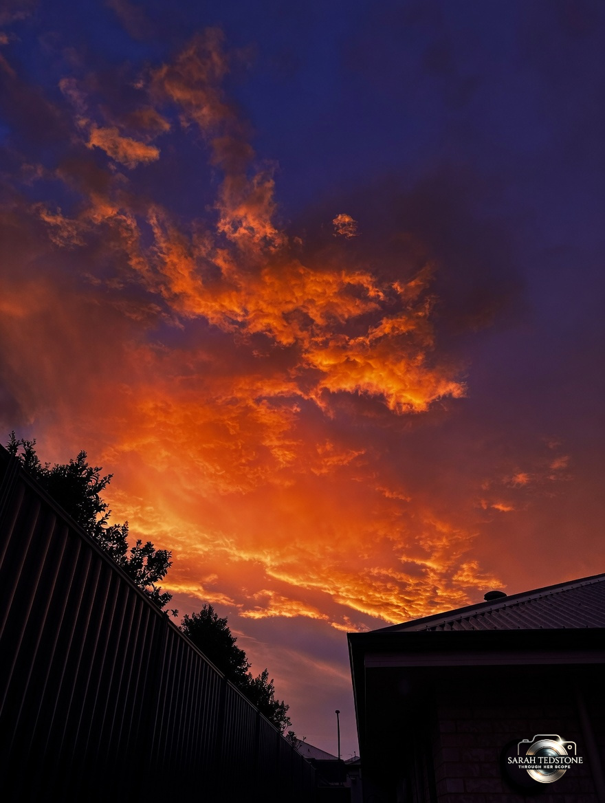 ThroughHerScope's tweet photo. The kind of sky that doesn’t ask for attention… it takes it.

You don’t scroll past this. You stop. 🧡 

#Lancashire #Photography #Nature https://t.co/MksFcND4G1