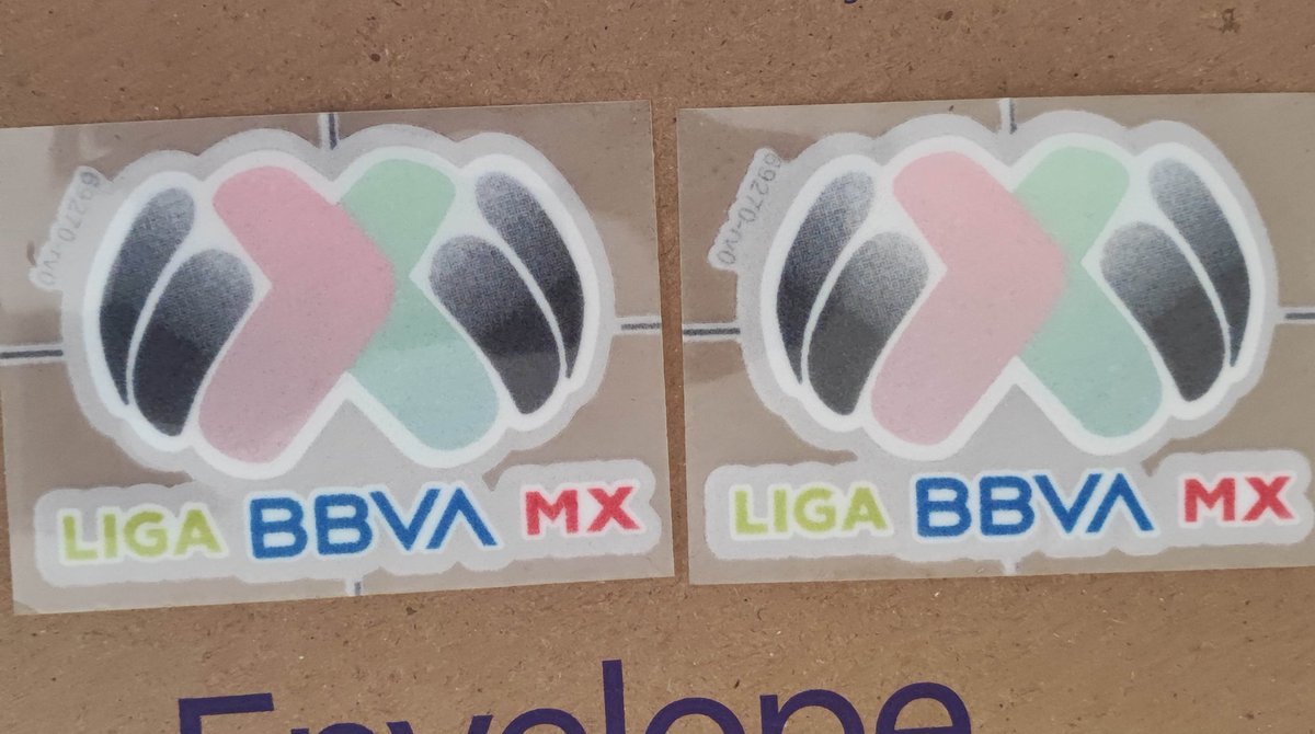 YIMoMa's tweet photo. @gambetita2020 @LigaBBVAMX @AtlasFC @gambetita2020 en la tienda online ofreces productos y envías otra cosa, no contestas el teléfono ni WhatsApp.
El parche de la @LigaBBVAMX ofreces con las franjas negras y envías el difuminado de temporadas pasadas. https://t.co/FuvoodupMH