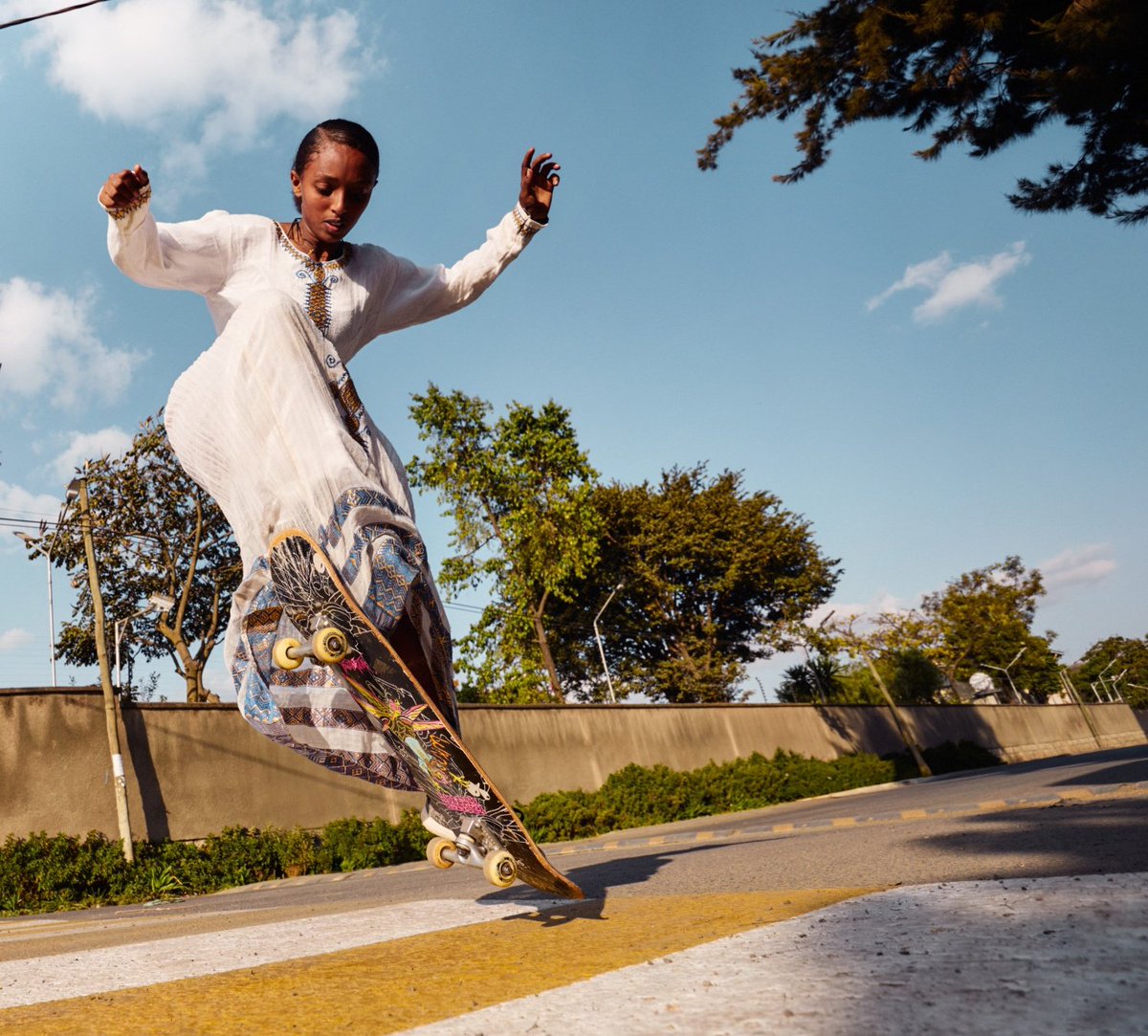 womensart1's tweet photo. Skater Girls of Ethiopia
#WomensArt 🛹 
(Photo S. Tanna) https://t.co/Aqkn85BqV5