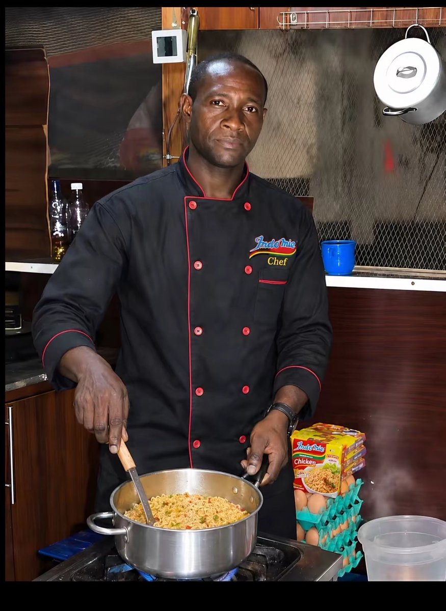 Meet Haladu Mai Indomie.

The chef whose business transformed overnight, thanks to the influence of <a href="/SarkinMota_AMF/">Sarkin Mota</a> 🔥🔥

Don’t forget the address while hitting the like button.

📍Apo Legislative Quarters, Zone D, FCT.