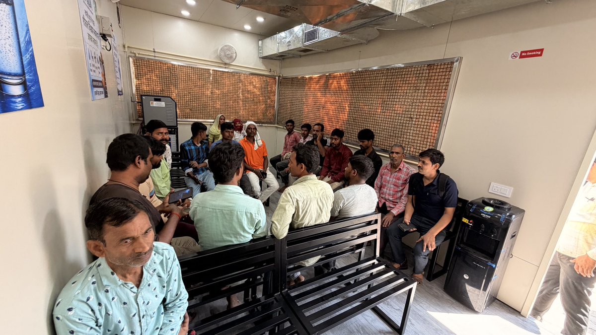 Tavysingh's tweet photo. @ANI In UP too, full vishraam and cooling centres. This is currently at Greater Noida Industrial Area. https://t.co/Pmde3T4EGX